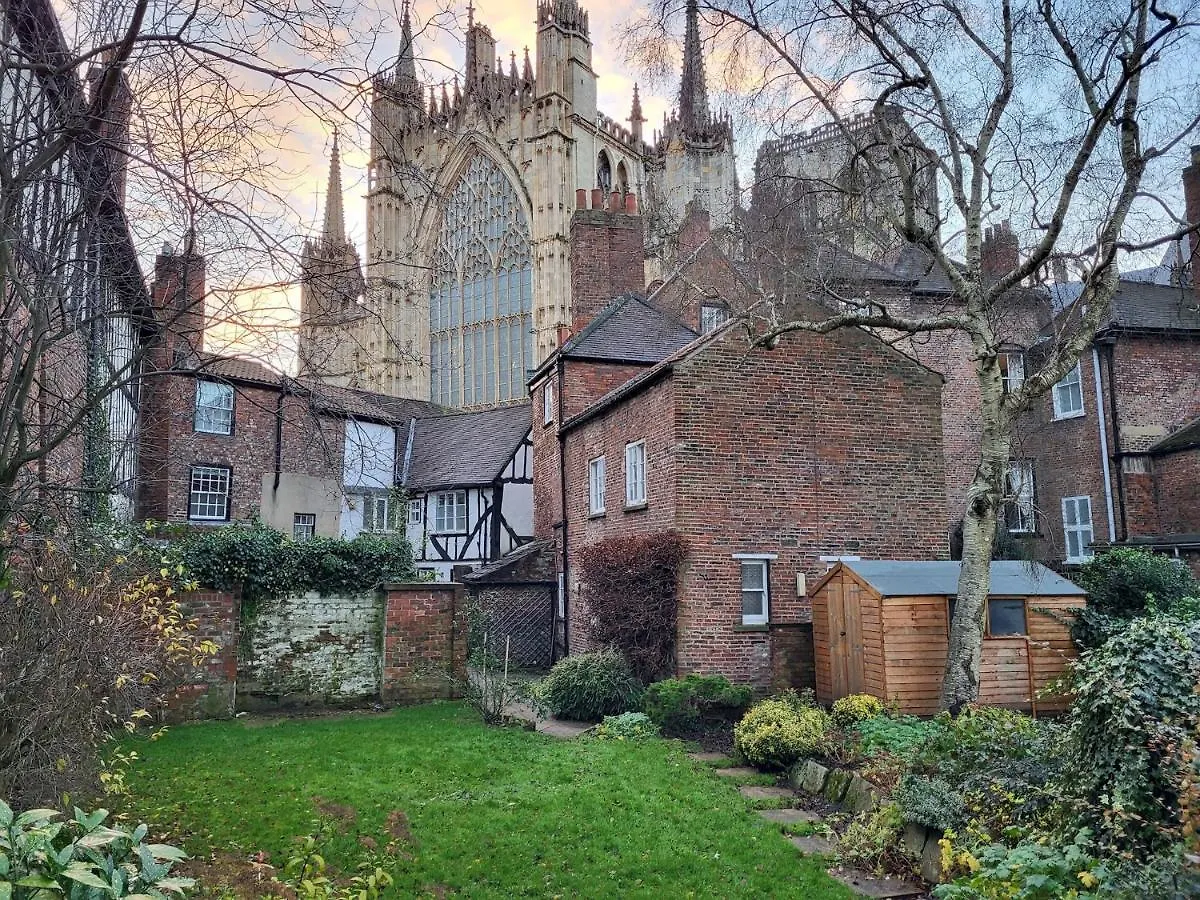 York Minster Gardenアパートメント 0*,